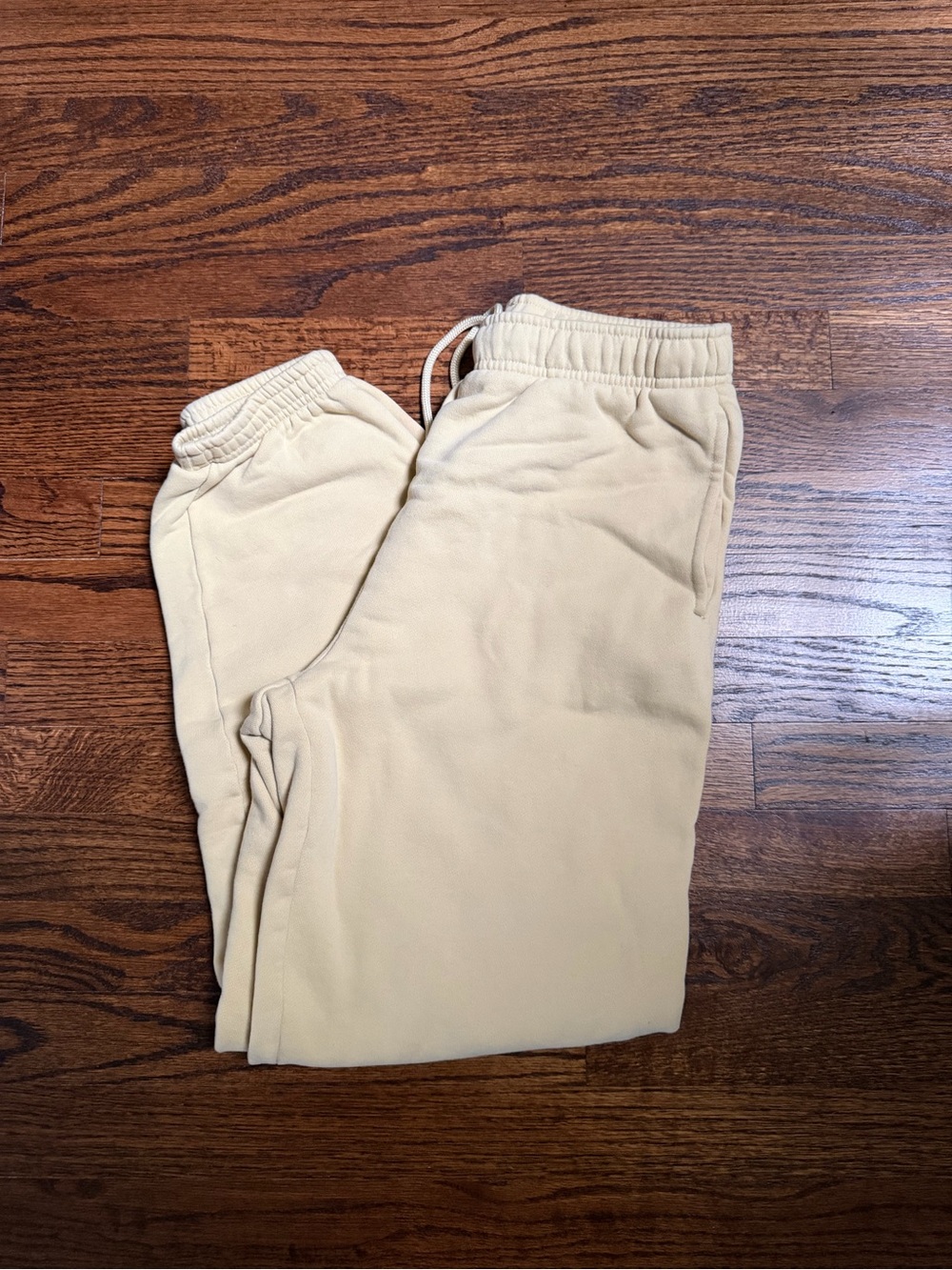 Aritzia TNA Women's Butter Yellow Sweatpants